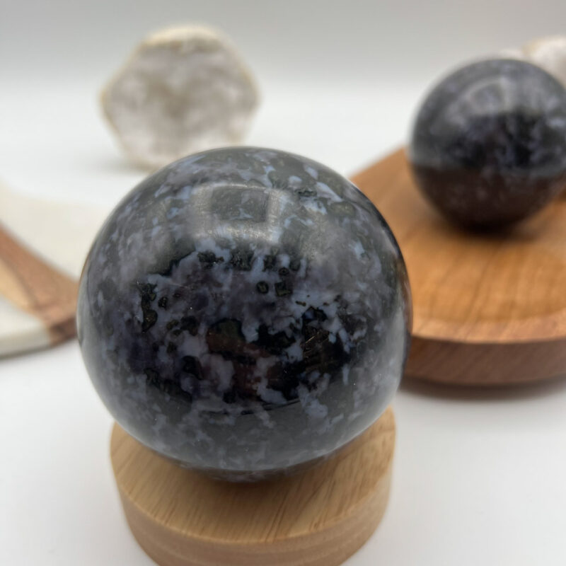 Indigo Gabbro Kugel ab ca. 7,5cm- 8 cm
